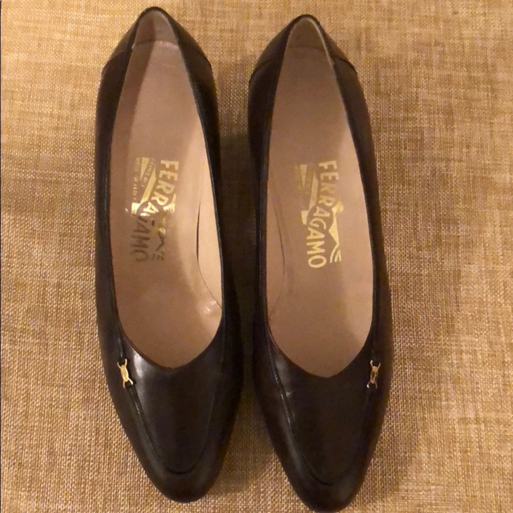 Ferragamo brown dress pump